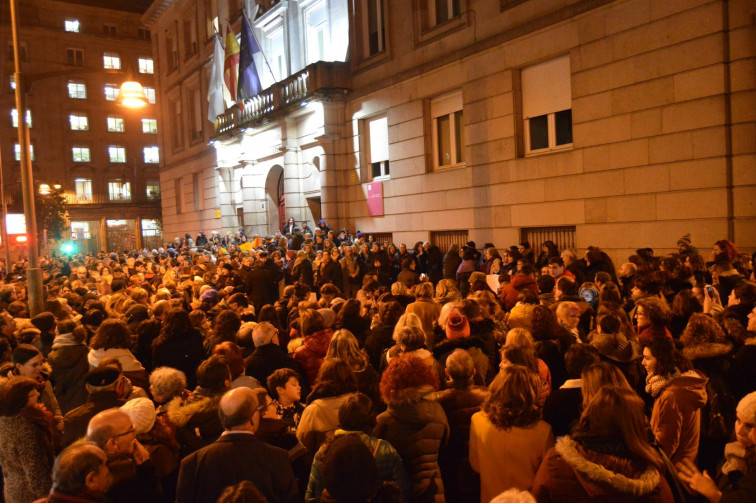 Miles de gallegas se manifiestan en contra de la ultraderecha y por los derechos de la mujer