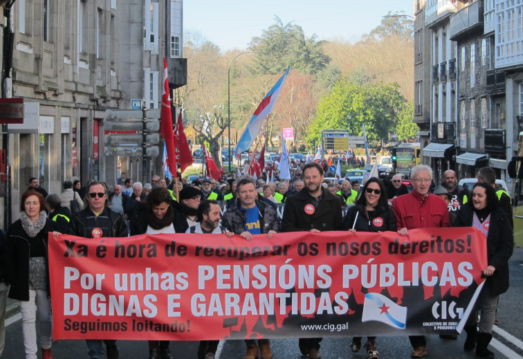 Cerca de 2.000 personas en la calle por unas pensiones 