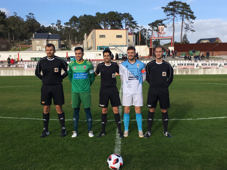 El rechazo a la Mina de Touro llega a los campos de fútbol