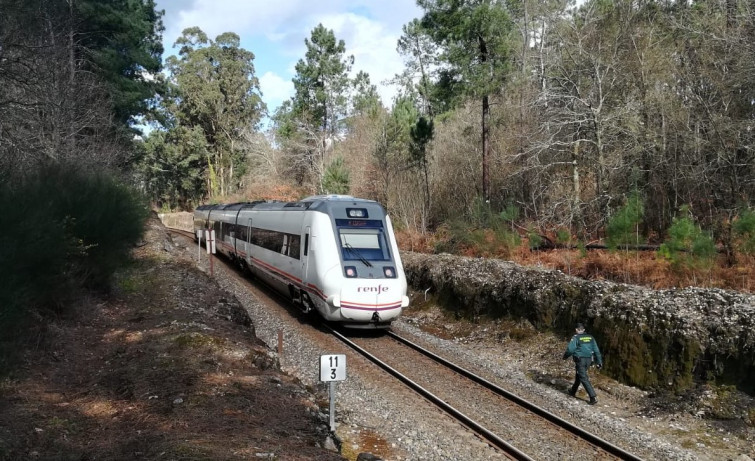 Fallece una mujer arrollada por un tren en un paso a nivel esta mañana cerca de Catoira