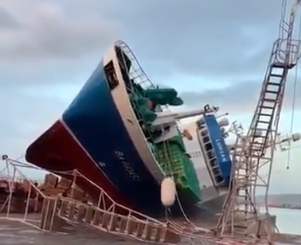 (VÍDEO) Un barco se va a pique...en tierra firme