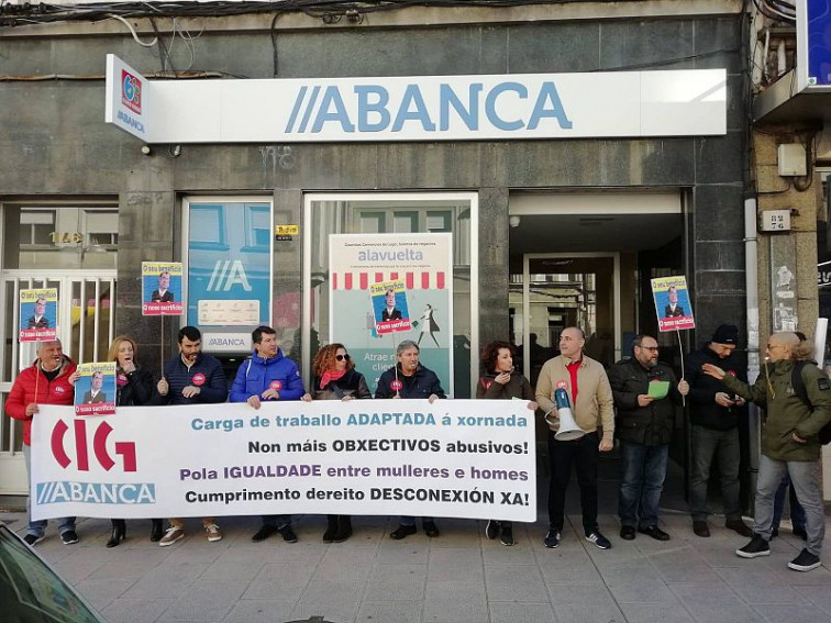 Las empleadas de ABANCA se movilizan en Lugo por la excesiva carga de trabajo