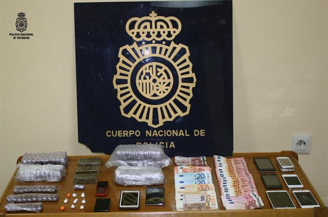 Detenido por tráfico de drogas un joven en Ourense con tres kilos de hachís y 4.880 euros