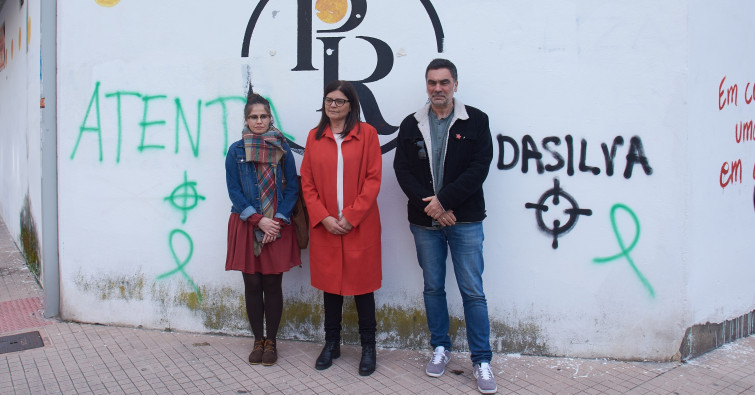 Los trabajadores de Ence se desvinculan de pintadas amenazantes contra el BNG y obvian las otras contra el PSOE