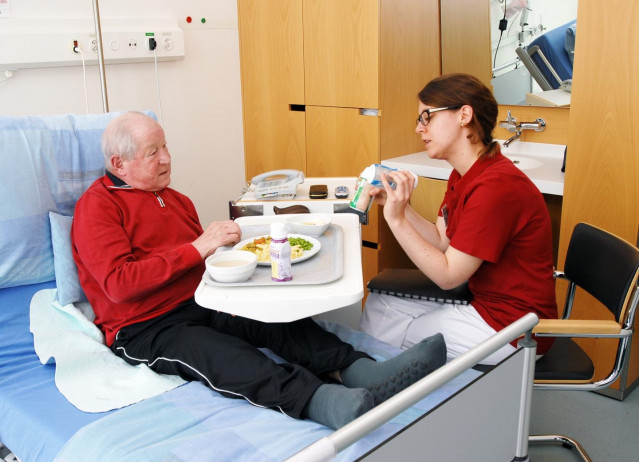 Adaptar las comidas a los pacientes hospitalizados mejora los resultados clínicos, según un estudio