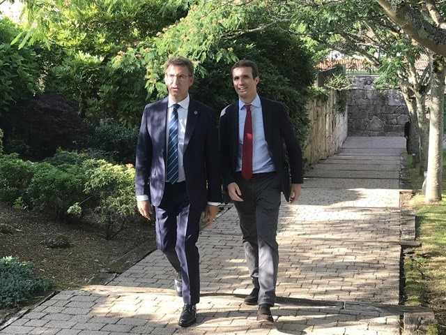 Roce entre Feijóo y Casado sobre la estrategia del PP