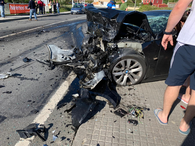 Fallece una pareja de jóvenes en un accidente de tráfico en A Pobra do Caramiñal