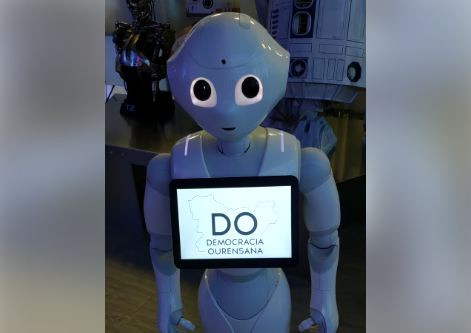 Un robot de metro y medio pedirá el voto por las calles de Ourense (VÍDEO)