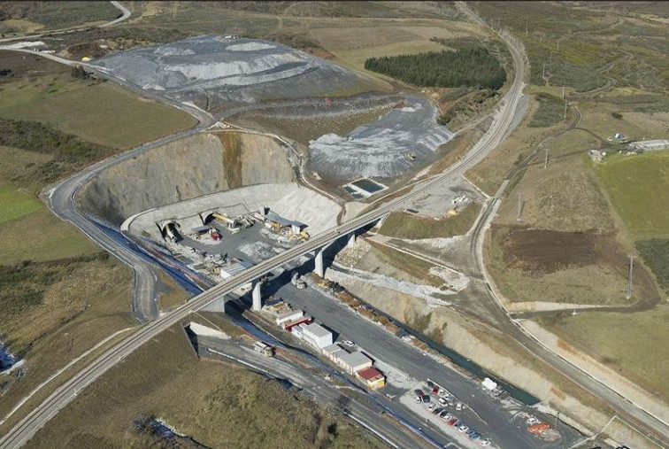 Adif concluye la perforación del túnel del Espiño, en Ourense