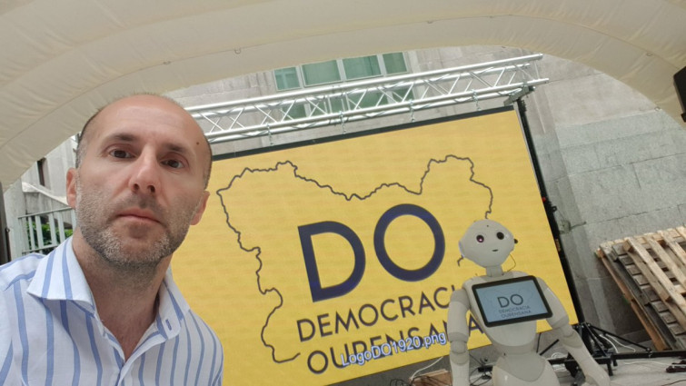 ​(VÍDEO) Primeras palabras del robot de Democracia Ourensana: “El calor de Ourense es insoportable”