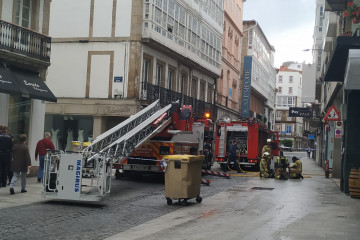 Registrado un incendio sin heridos en un quinto piso de la calle San Andrés, en A Coruña