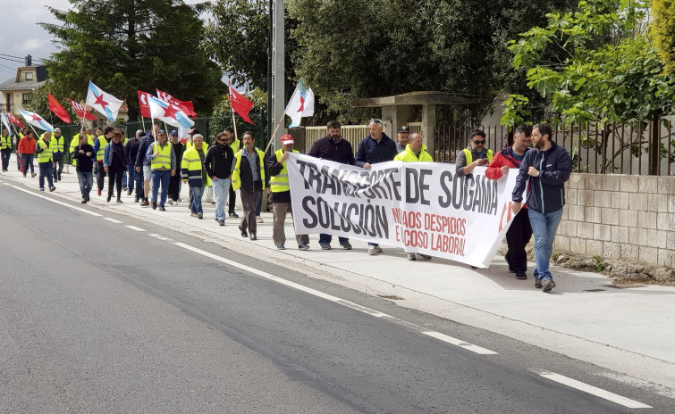 Marcha en Cerdeda para pedir la readmisión de ocho despedidos en SOGAMA