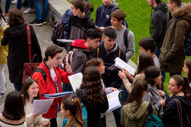 La lengua gallega y la identidad de Galicia serían las víctimas de una selectividad única, advierten varios colectivos