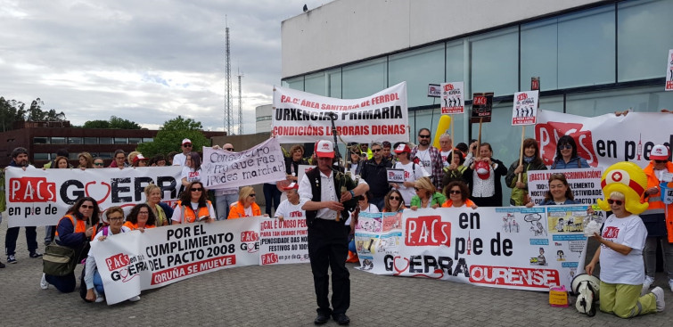 Los PACs protestan delante de la Xunta para reclamar el diálogo que ya tiene Atención Primaria