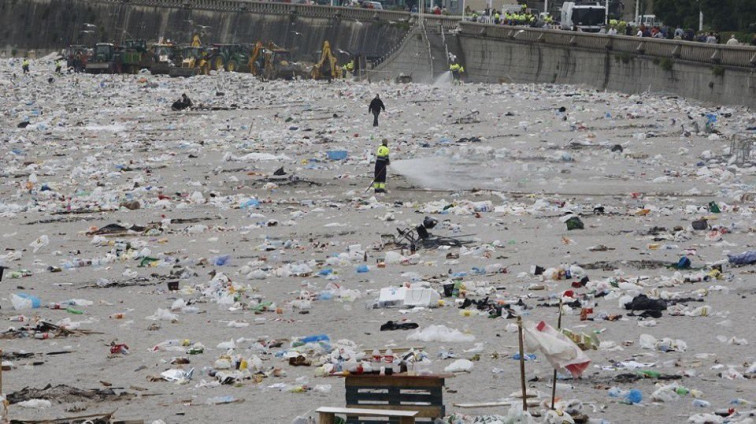 ​San Juan dejó toneladas de basura repartidas por las playas gallegas