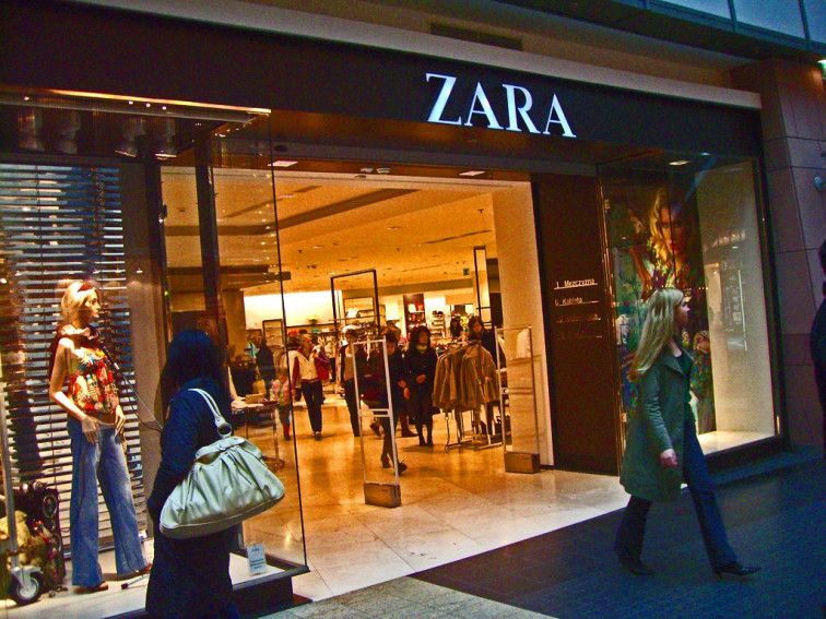 Zara y otras marcas de Inditex lanzan esta noche las rebajas en sus webs