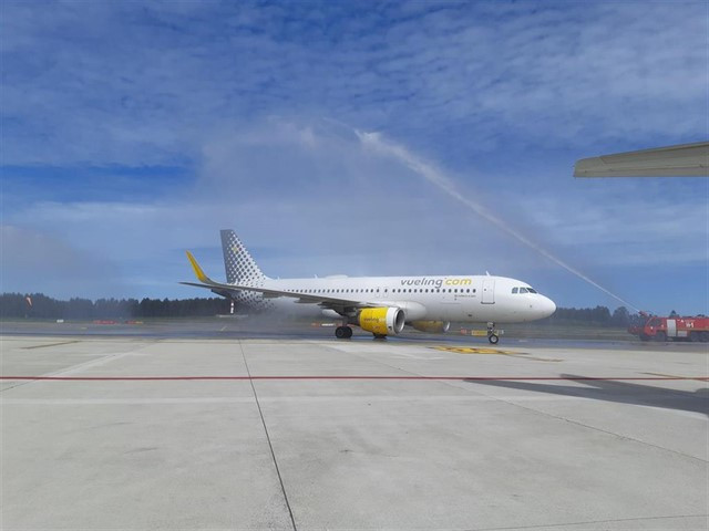 Un niño de 11 años causó la amenaza de bomba que obligó a desalojar un vuelo de Canarias a Santiago