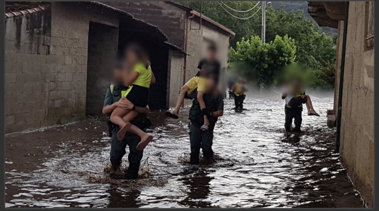 Las lluvias torrenciales obligan a rescatar a varias personas en Monterrei y Verín