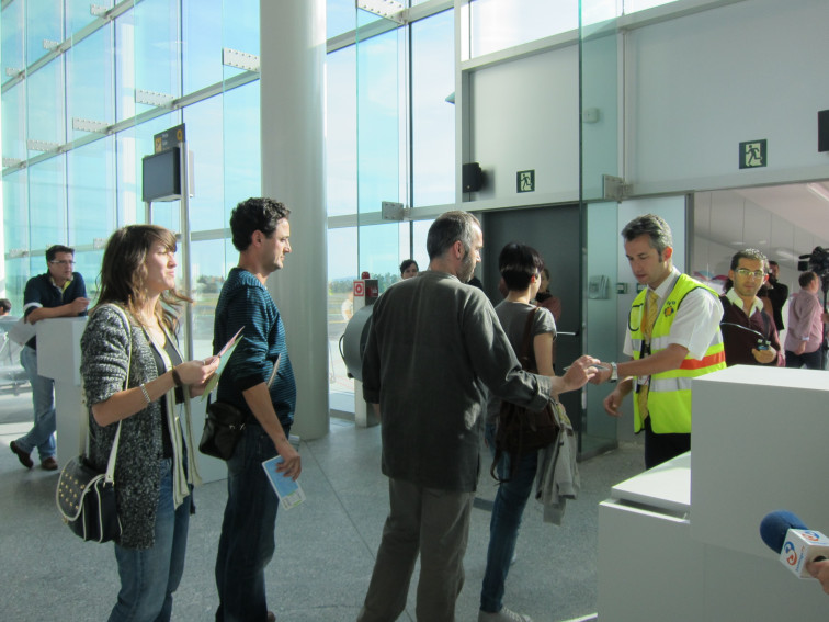 AENA decreta servicios mínimos en la huelga de Lavacolla y CIG los tacha de 