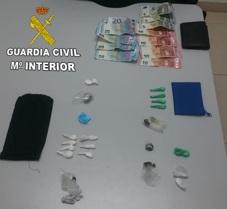 Numerosas dósis de drogas incautadas en un local de ocio de Cangas