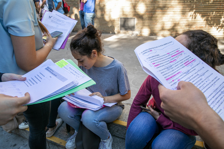 Estas son las notas de corte de las carreras en Galicia: Matemáticas con Física e Informática y Periodismo y Audiovisuales entre las más cotizadas