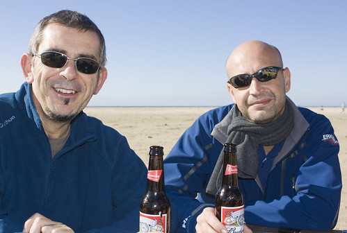 Cerveza en la playa en diciembre: la Xunta autoriza chiringuitos fijos todo el año