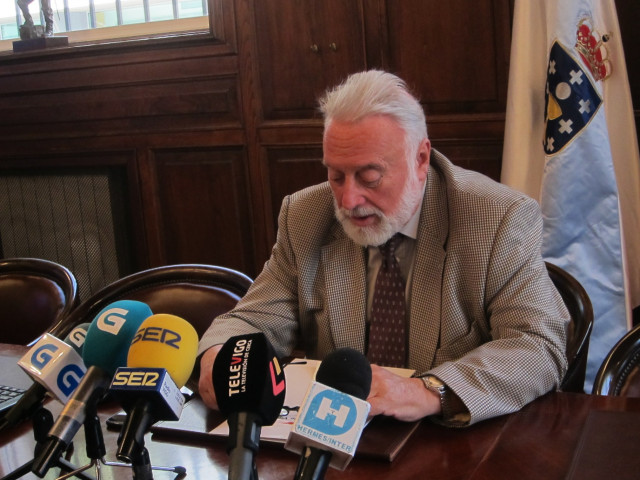 El presidente de la Autoridad Portuaria de Vigo, Enrique López Veiga, durante la rueda de prensa