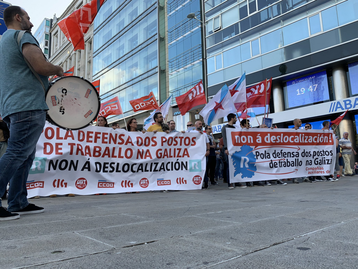 Trabajadores de R protestan contra deslocalizaciu00f3n y despidos en una foto de CCOO