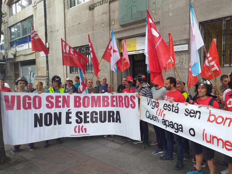 ​Bomberos con 120 horas de trabajo a la semana, motivos de la huelga indefinida en Vigo