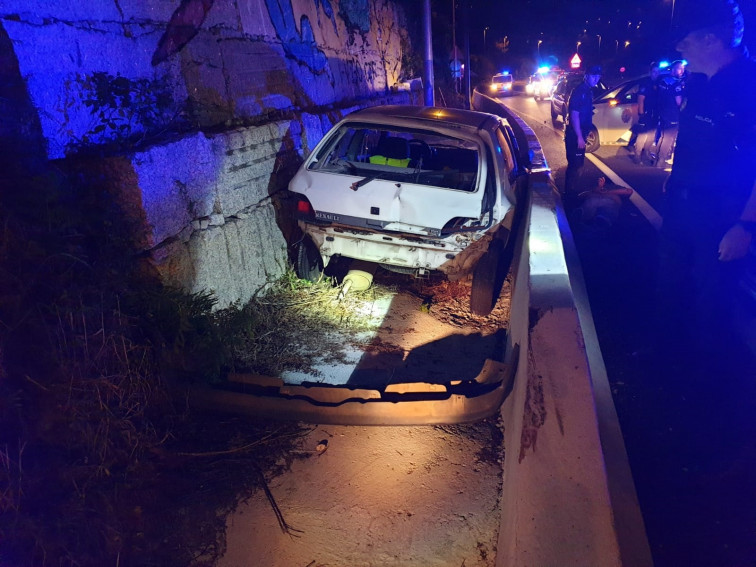 Se da a la fuga, circula 14 kilómetros en sentido contrario y hiere a dos guardias civiles