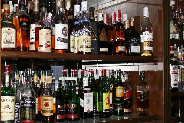 Subir impuestos al alcohol salvaría 5.000 europeos de la muerte por cáncer cada año