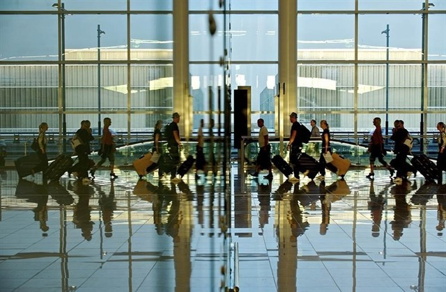 ​Los aeropuertos gallegos aguantan el tipo a pesar de la competencia portuguesa