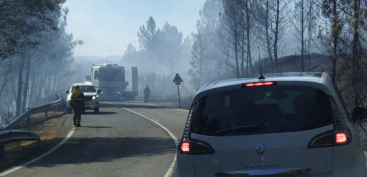 (Vídeo) Activo un incendio forestal en Cartelle (Ourense)