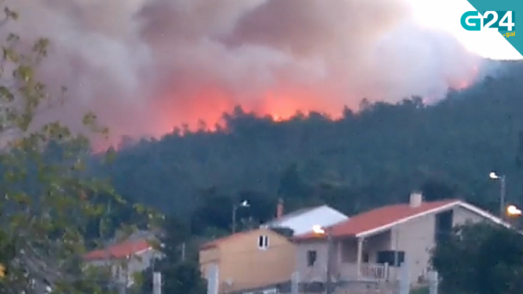 (Vídeos) El incendio de Fisterra se acerca a las casas y obliga a la Xunta a pedir la ayuda del Ejército