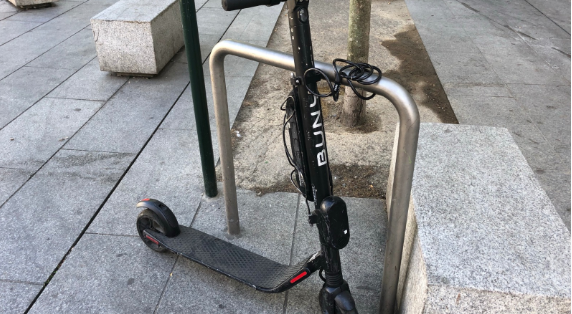 A Coruña multa a la empresa de alquiler de patinetes en la calle, Buny