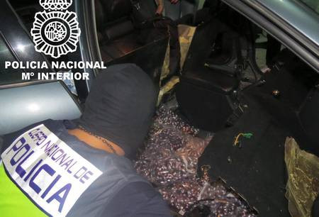 Interceptan en Vigo un coche con 84 kilos de hachís ocultos bajo la moqueta