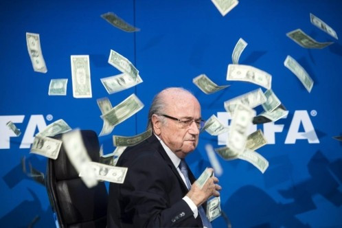 Joseph Blatter, asaltado con billetes falsos durante la reunión extraordinaria de la FIFA