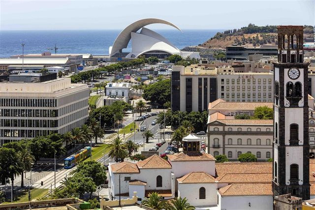 Toda la isla de Tenerife se queda sin luz muchas horas