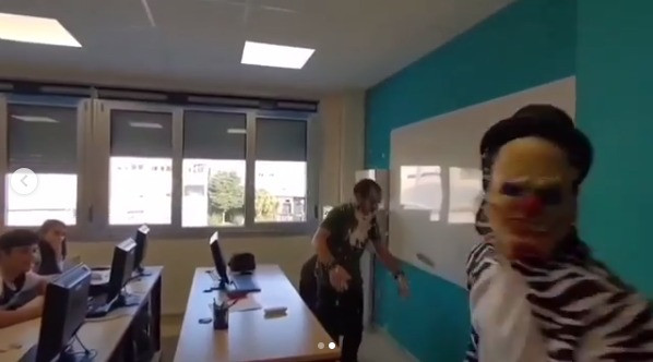 (VÍDEO) Un instagramer agrede a un profesor con un tartazo en un instituto lucense