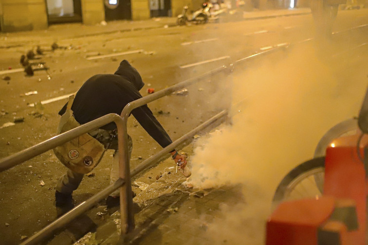 Trece detenidos en la noche menos violenta de la semana en Cataluña