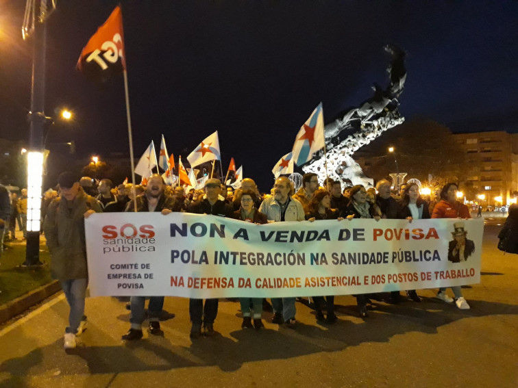 Cientos de personas marchan por Vigo para que la Xunta compre Povisa