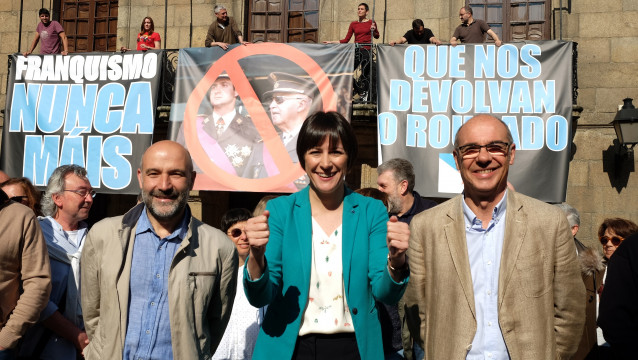 Néstor Rego, candidato del BNG al Congreso por A Coruña; Ana Pontón, portavoz nacional del BNG y Francisco Jorquera, candidato a la alcaldía de A Coruña,en el acto en la Casa Cornide