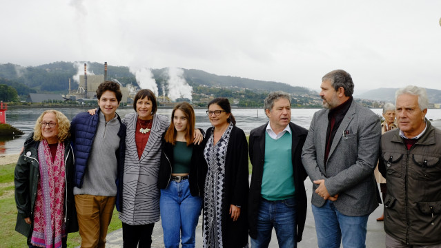 La líder del BNG, Ana Pontón, en un acto de campaña junto con los alcaldes de Poio (Luciano Sobral) y Pontevedra (Miguel Anxo Fernández Lores), además de la cabeza de lista al Congreso por Pontevedra, Carme da Silva