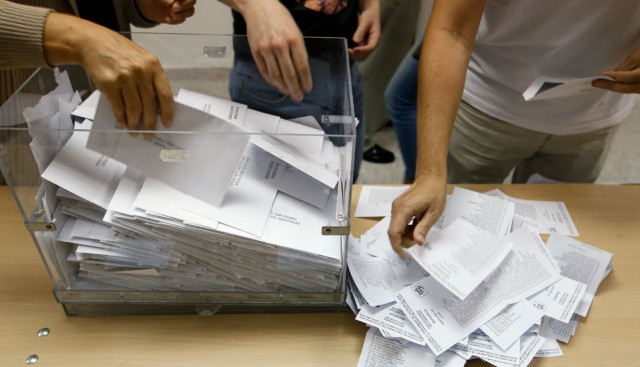 Más de 2,2 millones de gallegos están llamados este domingo a las urnas, unos 3.000 menos que en abril