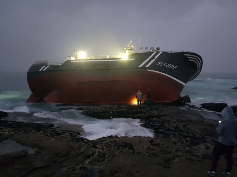 Un marinero muerto y cinco rescatados en un naufragio en el Castro de Baroña (vídeo)