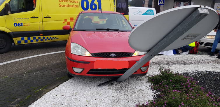 Policías salvan a un accidentado 