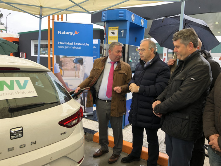 Naturgy impulsa un transporte más limpio y barato inaugurando una gasinera en Santiago