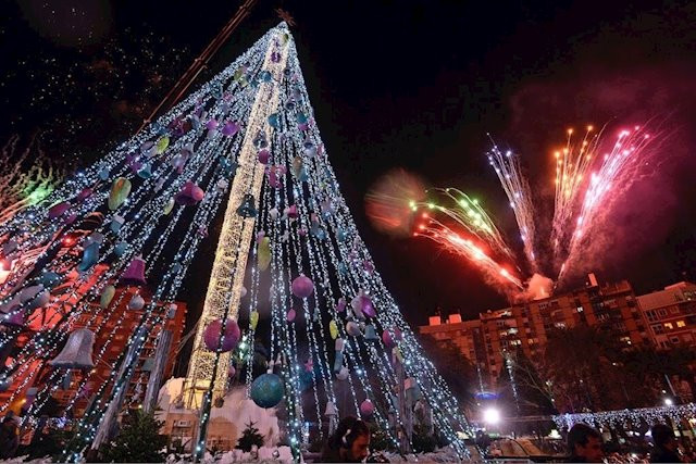 Fallece un hombre en Vigo tras caer de su balcón mientras colocaba adornos navideños