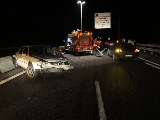 Una rueda perdida en la vía provoca un accidente múltiple en la autovía del Barbanza