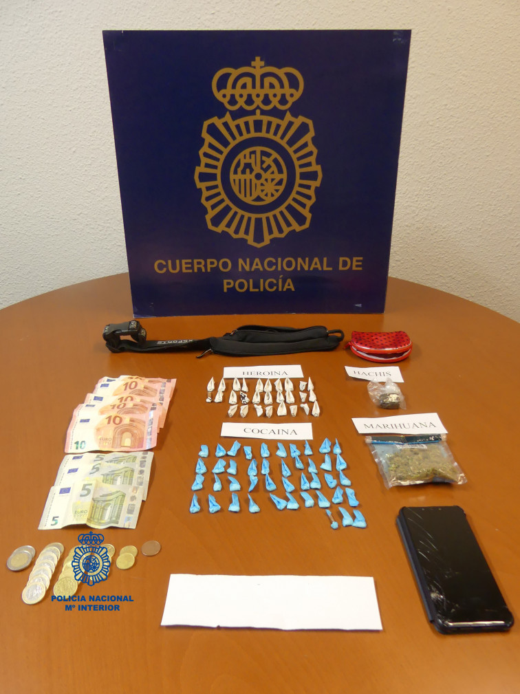 Detenido un presunto camello en Ribeira con heroína, cocaína y cannabis